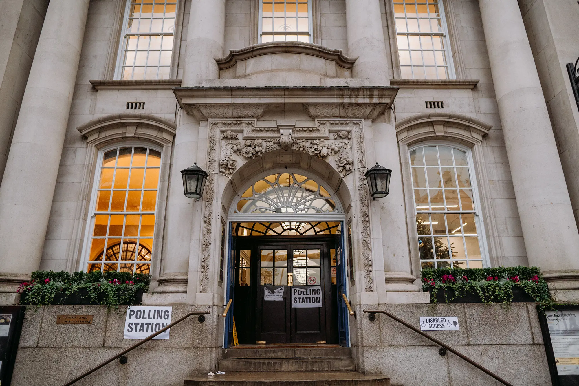 melissa-tom-chelsea-town-hall-christmas-wedding-lex-fleming-photo048wb